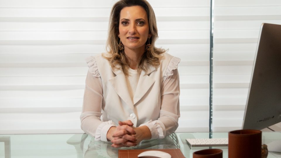 Dra. Davielle Vinha, especializada em Ginecologia e Obstetrícia, CRM 19778 / RQE 14980.