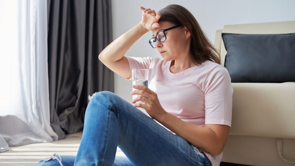 Nem todas as mulheres sentem os mesmos sintomas, algumas, inclusive, entram na menopausa sem qualquer sinal.