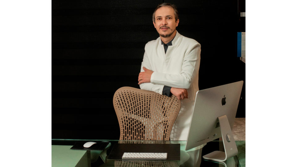 Dr. Sérgio Paulo Aguilera Machado, médico (CRM 19780 PR) Especialista em clínica Médica (RQE 15257), Membro da sociedade brasileira de Laser e do colégio ibero latino americano de Dermatologia