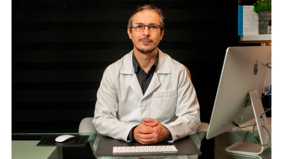Dr. Sérgio Paulo Aguilera Machado, médico (CRM 19780 PR) Especialista em clínica Médica (RQE 15257), Membro da sociedade brasileira de Laser e Membro do colégio ibero latino americano de Dermatologia e do grupo brasileiro de melanoma.