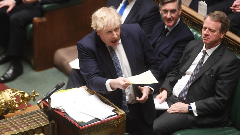 Exercícios militares russos e o aprofundamento da crise britânica Renúncia na Irlanda do Norte, investigação sobre festas em Downing Street e reação russa à sua postura como líder da Otan pressionam Boris Johnson