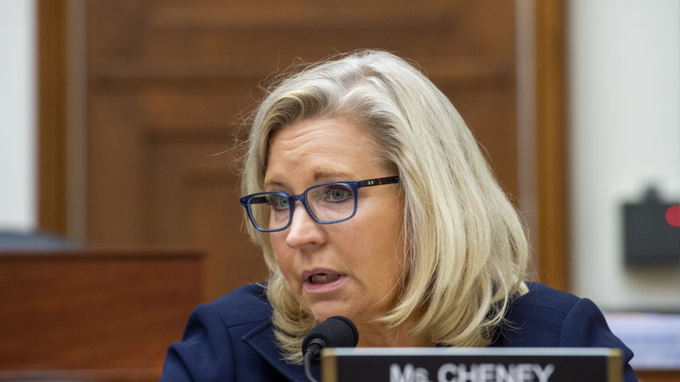 Republicanos censuram correligionários que participam da investigação sobre o 6 de janeiro Liz Cheney, do estado de Wyoming, e colega de Illinois são os únicos deputados republicanos que integram comissão que investiga a invasão do Capitólio