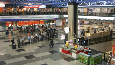 Aeroportos: CCR assume Afonso Pena e Foz do Iguaçu nesta quinta-feira Aeroporto Internacional Afonso Pena passa integralmente à CCR nesta quinta-feira, 31 de março.