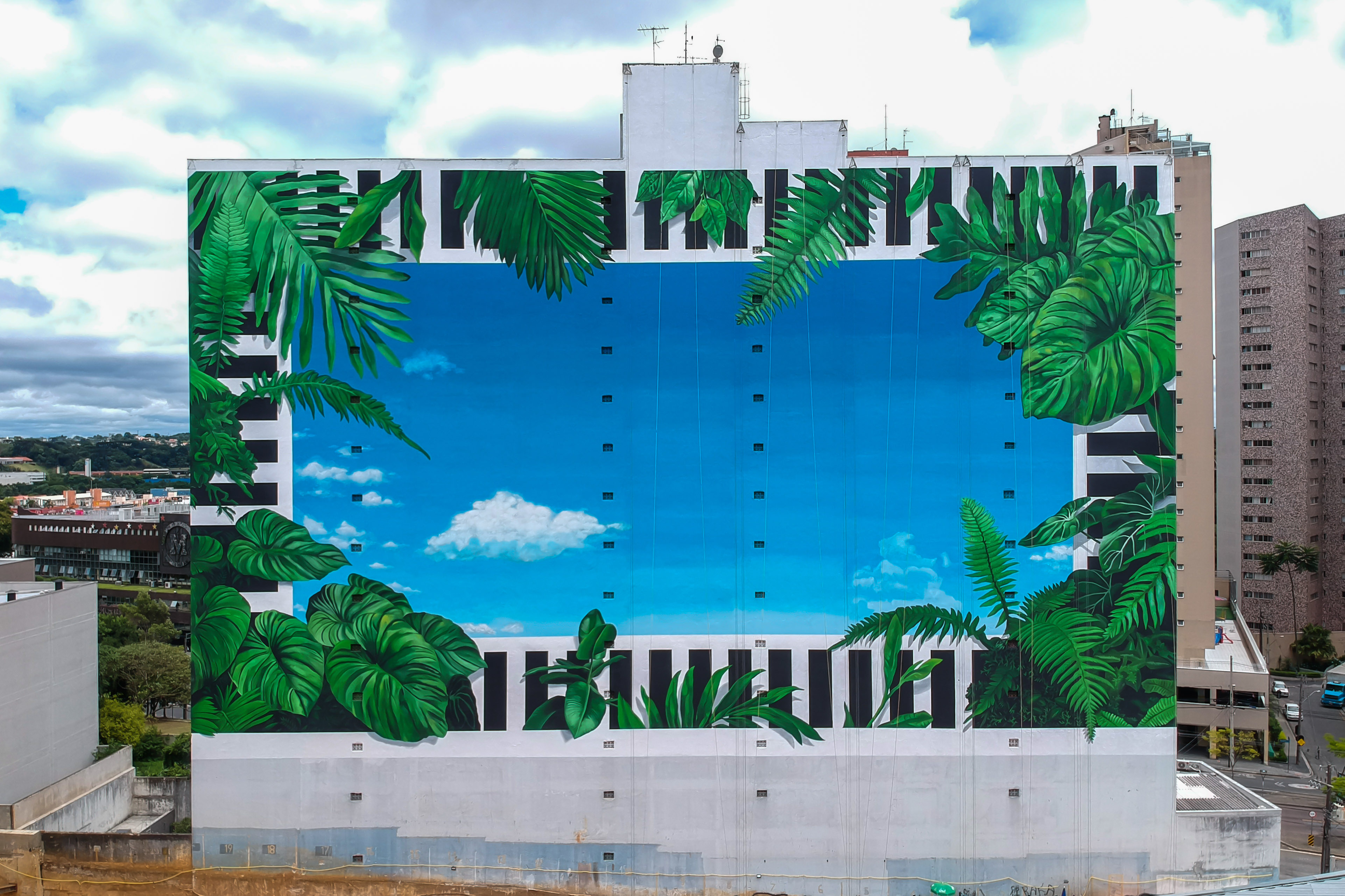 Obra gigante de Renê Muniz e Thiago Pessoa fica na Rua Martim Afonso, 2.888. Obra gigante de Renê Muniz e Thiago Pessoa fica na Rua Martim Afonso, 2.888.