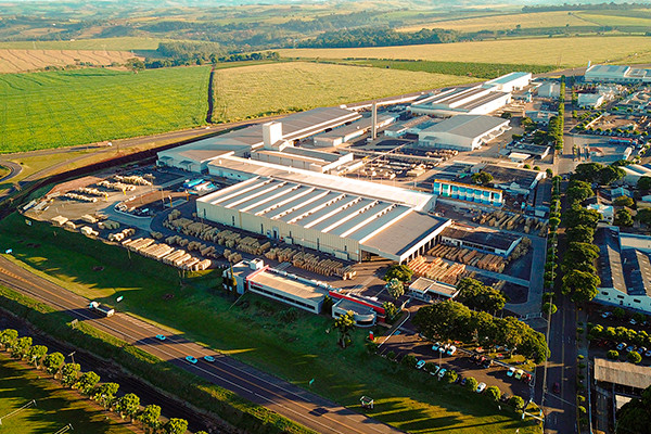 Romagnole compra empresa mineira de tecnologias e sistemas para o setor elétrico Vista aérea de complexo industrial da Romagnole