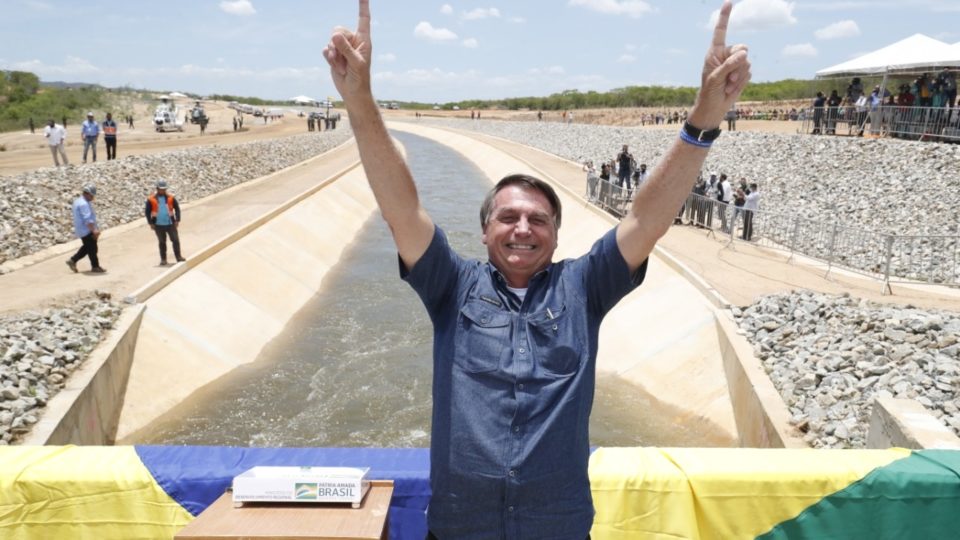 Transposição do São Francisco e “jegueata”: como será a viagem de Bolsonaro ao Nordeste Bolsonaro na transposição do Rio São Francisco, no Nordeste