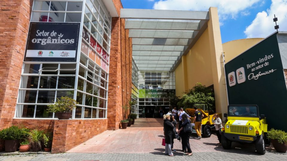 Pioneiro no Brasil, setor de orgânicos do Municipal completa 13 anos Fachada do setor de orgânicos do Mercado Municipal de Curitiba
