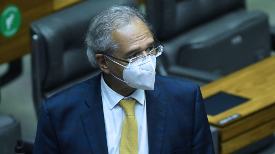 Guedes vê chance de reforma do IR e privatização de Eletrobras e Correios neste ano Paulo Guedes durante sessão solene do Congresso Nacional: ministro vê chances de aprovação da reforma do Imposto de Renda e duas privatizações neste ano.