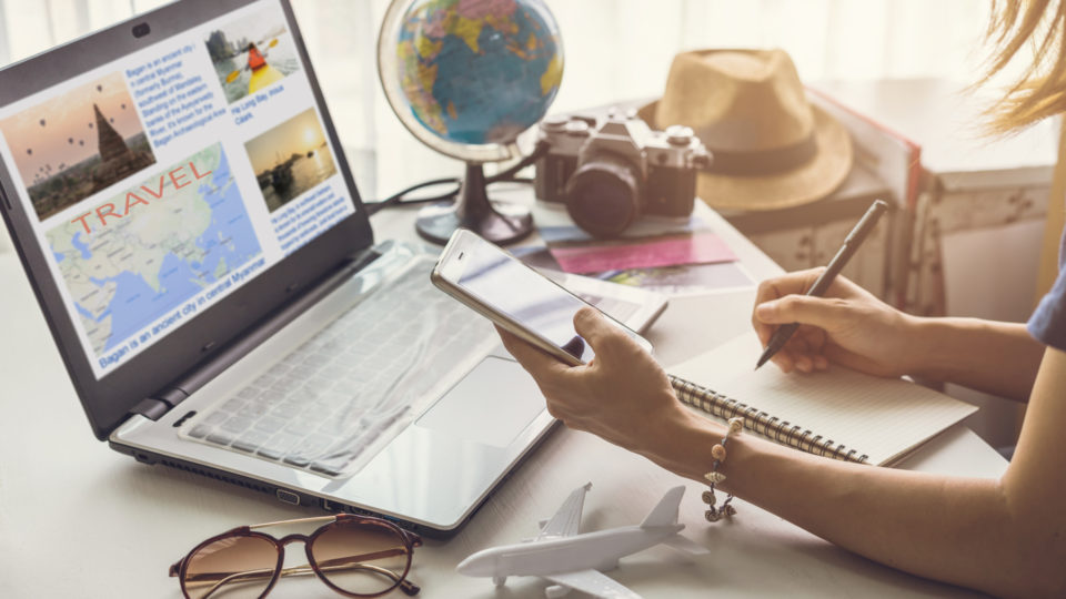 Vai viajar? Descubra como montar um roteiro de viagem O roteiro de viagem é uma ferramenta importante para aproveitar melhor os dias e evitar imprevistos desagradáveis.
