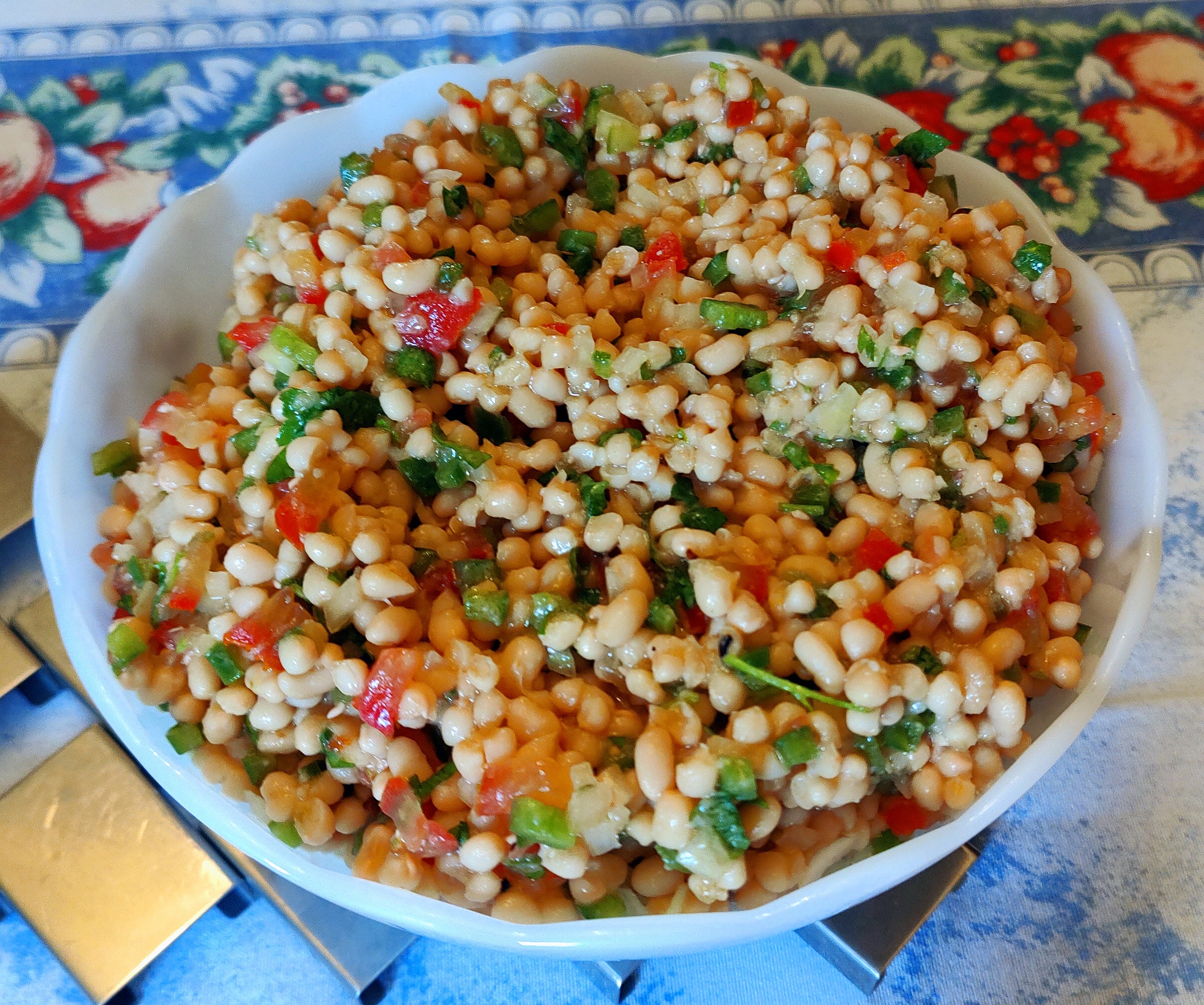 Salada de feijão manteiguinha. Salada de feijão manteiguinha.