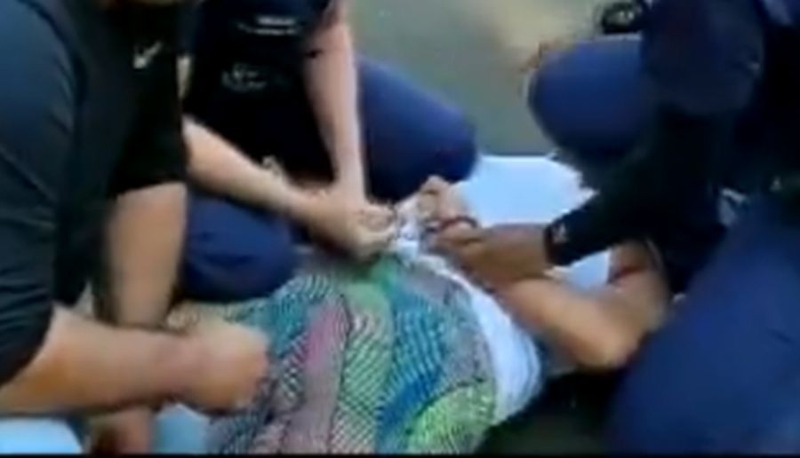 Justiça condena prefeitura a indenizar mulher detida por caminhar em praça durante lockdown Mulher é detida por Guarda Municipal em praça de Araraquara