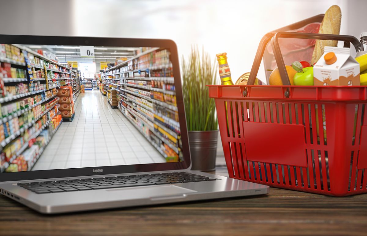 Pesquisa mostra que os pedidos on-line em supermercados cresceram quase 40% ao longo de 2021.