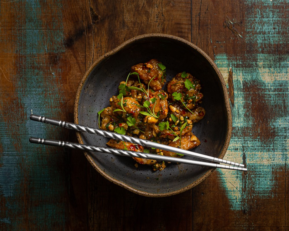 O frango frito da Kitsune tem toques orientais.