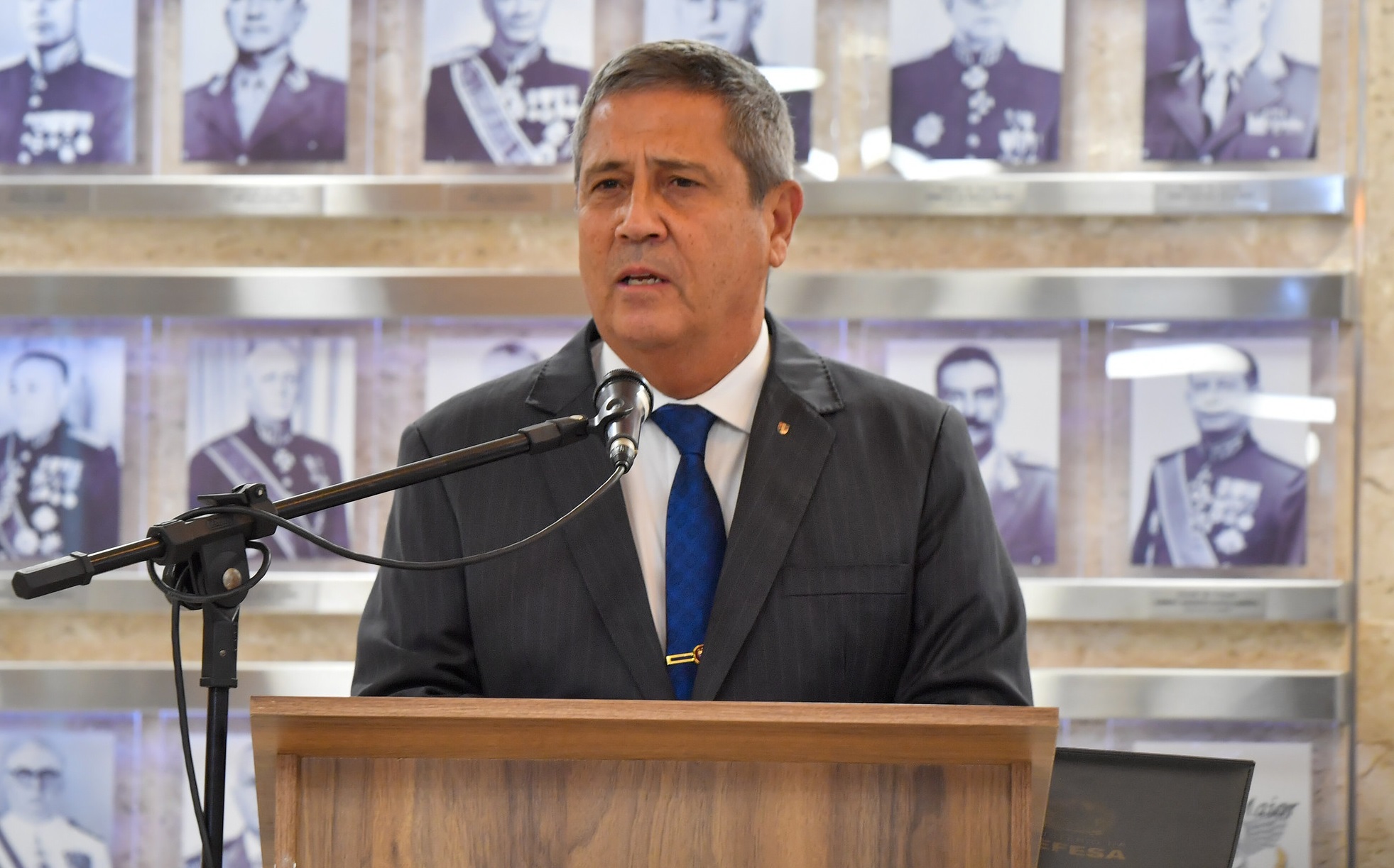 E-mail teria sido enviado por Braga Netto