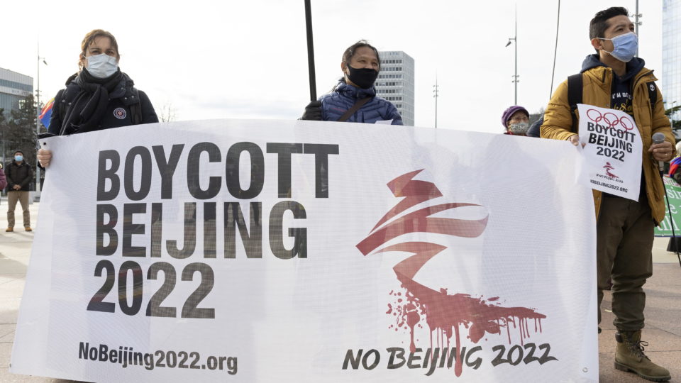 Olimpíadas de Inverno: imprensa dos EUA trata a China com condescendência Manifestantes pedem o boicote aos Jogos de Inverno de Pequim.