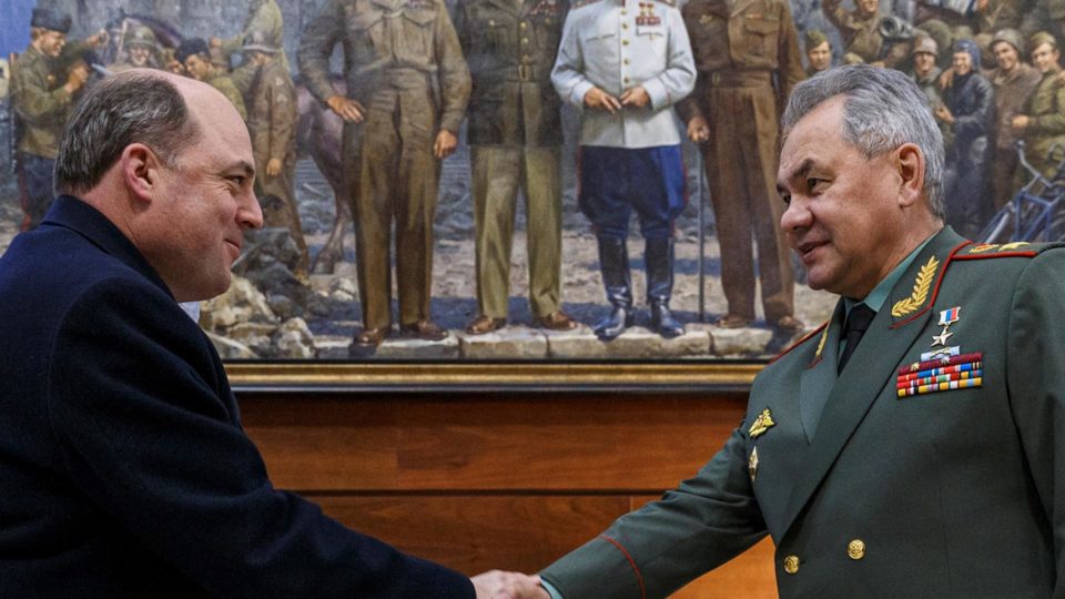 Rússia garante ao Reino Unido que não invadirá Ucrânia; EUA esperam ação “a qualquer momento” Ministros da Defesa do Reino Unido e da Rússia, Ben Wallace e Serguei Shoigu, se reuniram nesta sexta-feira