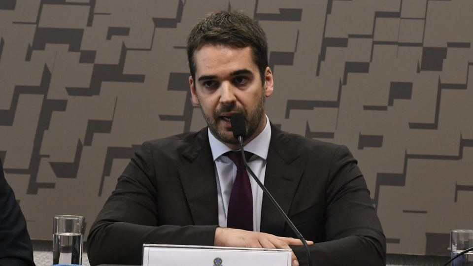 O governador duardo Leite ainda é filiado ao PSDB; mudança precisa ocorrer até 2 de abril