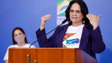 Damares indica que pode ser candidata ao Senado: “Alcolumbre, estou chegando” A ministra da Mulher, Família e Direitos Humanos, Damares Alves.