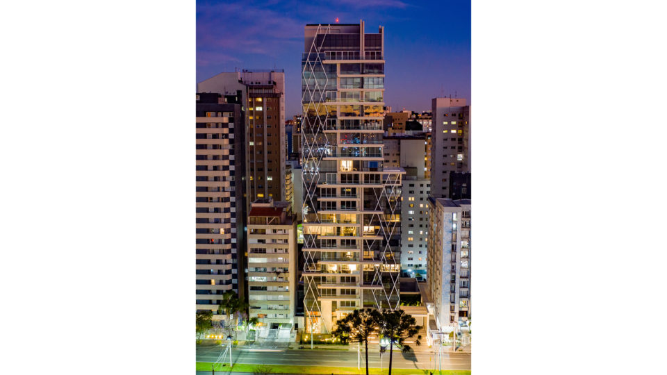 O edifício mais sustentável do mundo fica na av. Visconde Guarapuava, pertinho da Praça do Japão.