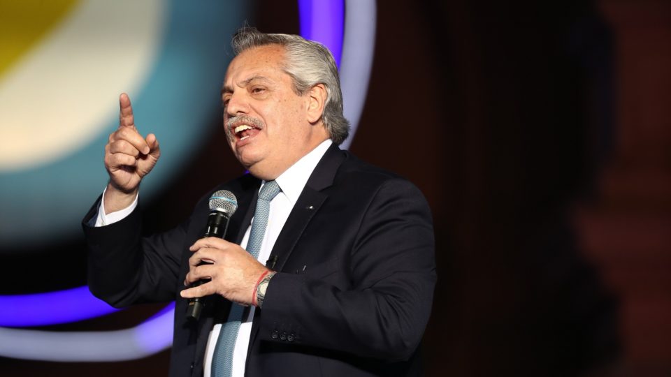 Por que congressistas dos EUA temem a crescente aproximação entre China e Argentina O presidente Alberto Fernández oficializou este mês financiamento de mais de US$ 23 bilhões da ditadura chinesa para projetos de infraestrutura