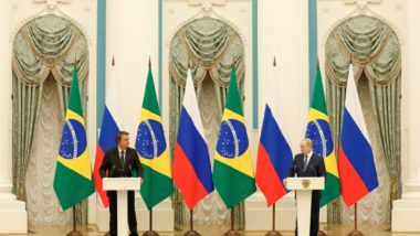 Após encontrar Putin, Bolsonaro vai à Hungria. PGR diz que faltam provas a CPI. TSE aponta riscos tecnológicos Jair Bolsonaro e Vladimir Putin após encontro em Moscou.