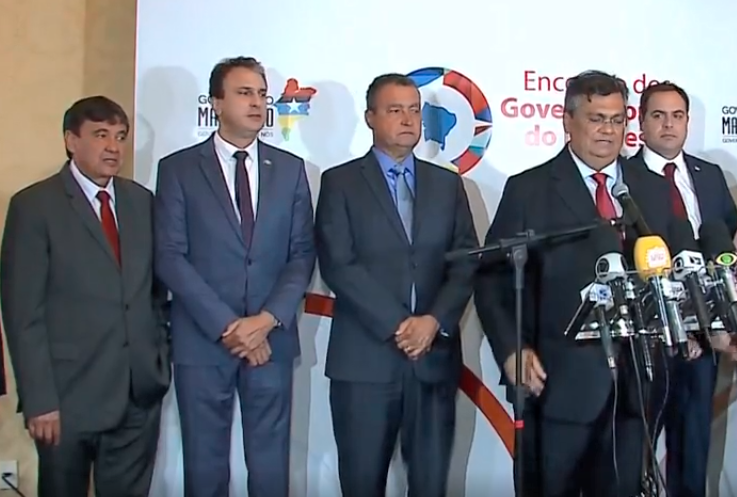 Os governadores Wellington Dias (PI), Camilo Santana (CE), Rui Costa (BA), Flávio Dino (MA) e Paulo Câmara (PE), durante o lançamento do Consórcio Nordeste, em 2019: todos não podem concorrer à reeleição.