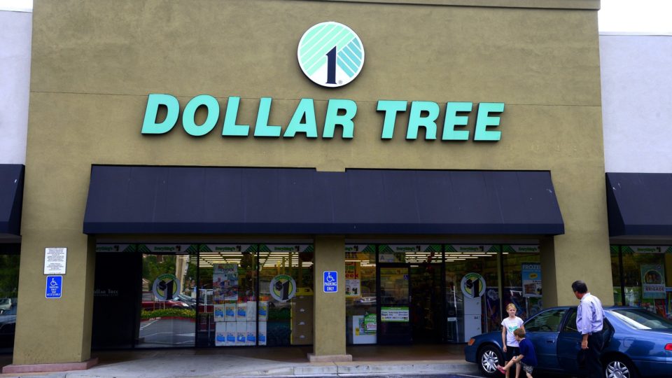 Não são apenas 25 centavos Unidade da loja Dollar Tree em West Hills, em Los Angeles, na Califórnia