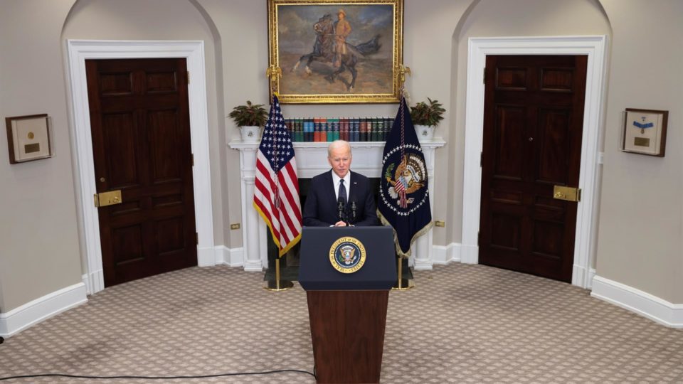 Para Biden, Putin já decidiu invadir Ucrânia; EUA culpam Rússia por ciberataques Presidente americano se disse “convencido” de que russo já tomou decisão e que ordenará ataque a Kiev nos próximos dias
