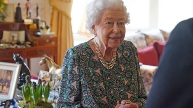 Rainha Elizabeth é diagnosticada com Covid-19 Segundo o palácio, “Sua Majestade está com sintomas leves de resfriado, mas espera continuar com tarefas leves em Windsor na próxima semana”.