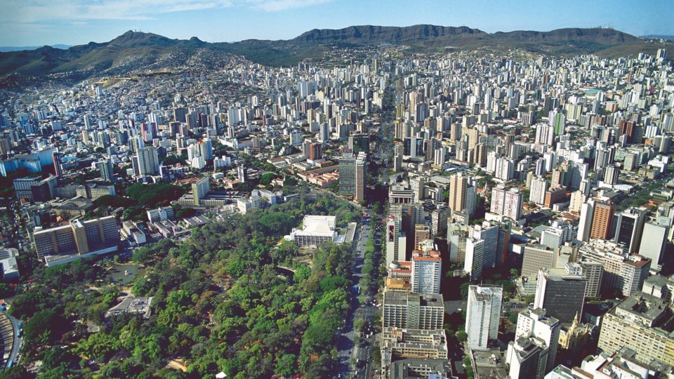 Brasil sobe dez posições no Índice de Liberdade Econômica: podemos comemorar? A cidade de Belo Horizonte: Minas Gerais é o estado com o maior número de atividades econômicas classificadas como baixo risco, que dispensam qualquer tipo de alvará, licença ou autorização.
