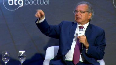 Guedes estuda usar excesso de arrecadação para corrigir tabela do IR O ministro da Economia, Paulo Guedes