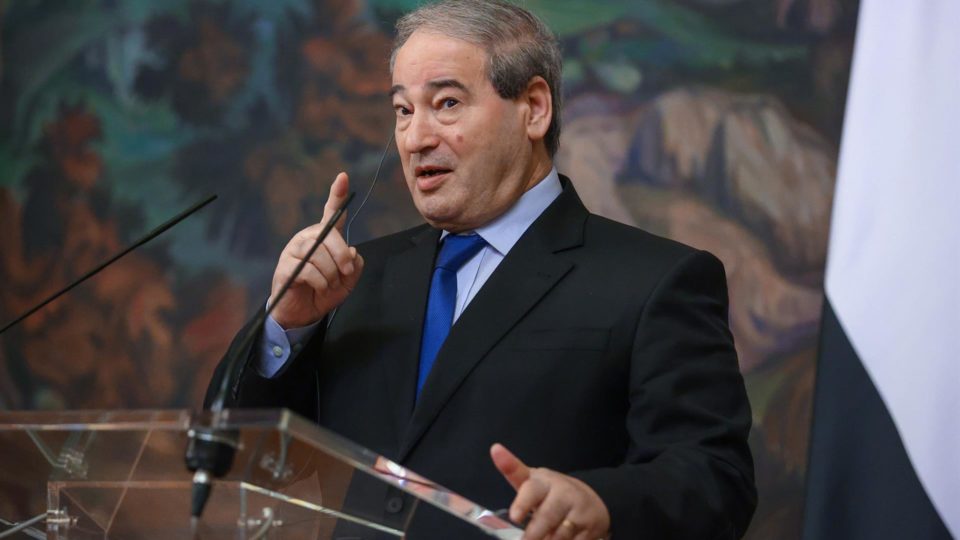 Quais países apoiam a Rússia no reconhecimento dos separatistas na Ucrânia O ministro das Relações Exteriores da Síria, Faisal Mekdad, manifestou apoio a Putin durante evento em Moscou, mas não reconheceu formalmente Donetsk e Lugansk