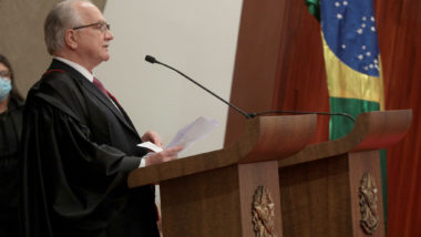 Ministro que já militou na esquerda assume o TSE; e os novos planos de Randolfe para a eleição fachin