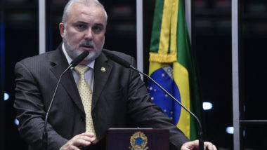 Relator retira novo imposto sobre exportação de petróleo em PL de combustíveis Senador Jean Paul Prates (PT-RN) é o relator do PLP 11 e do PL 1.472, que buscam reduzir os preços dos combustíveis