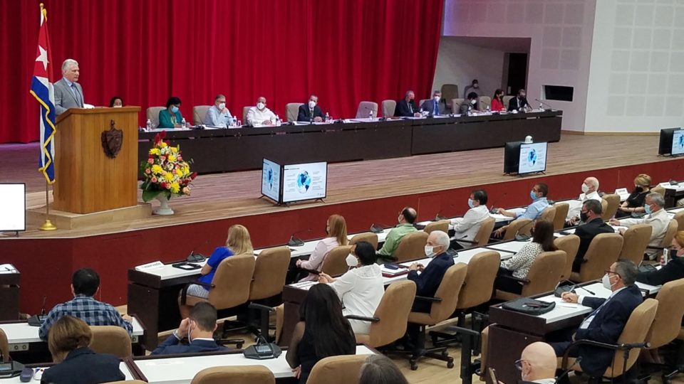 Cuba expressa seu apoio à Rússia no contexto da crise com a Ucrânia O ditado de Cuba, Miguel Díaz-Canel discursa em evento em Havana, em fevereiro de 2022
