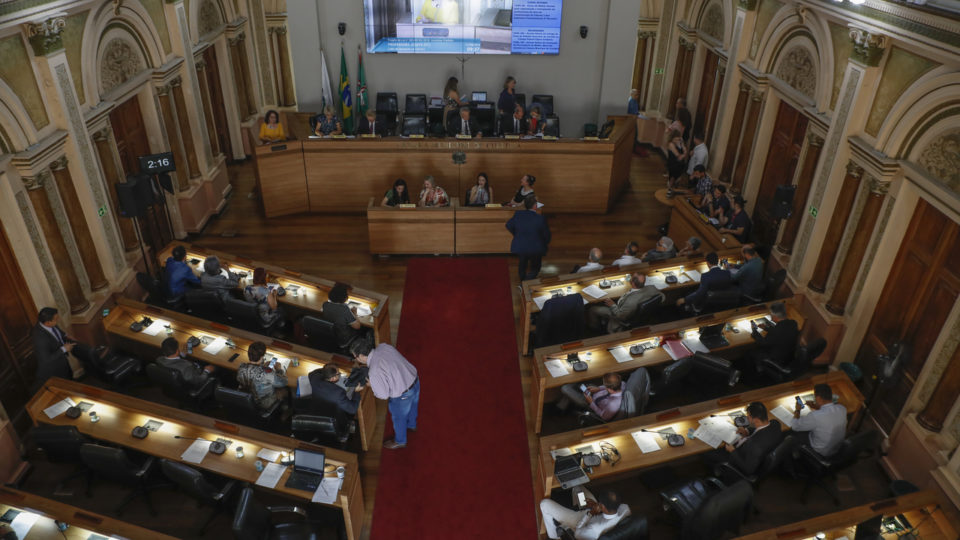 Câmara de Curitiba retoma julgamento que pode cassar vereadora do PSOL