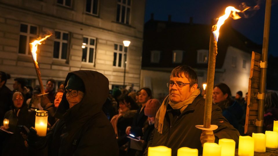 Por quanto tempo a Ucrânia pode resistir à invasão russa? Manifestação em apoio à Ucrânia em frente à embaixada do país em Copenhague, na Dinamarca