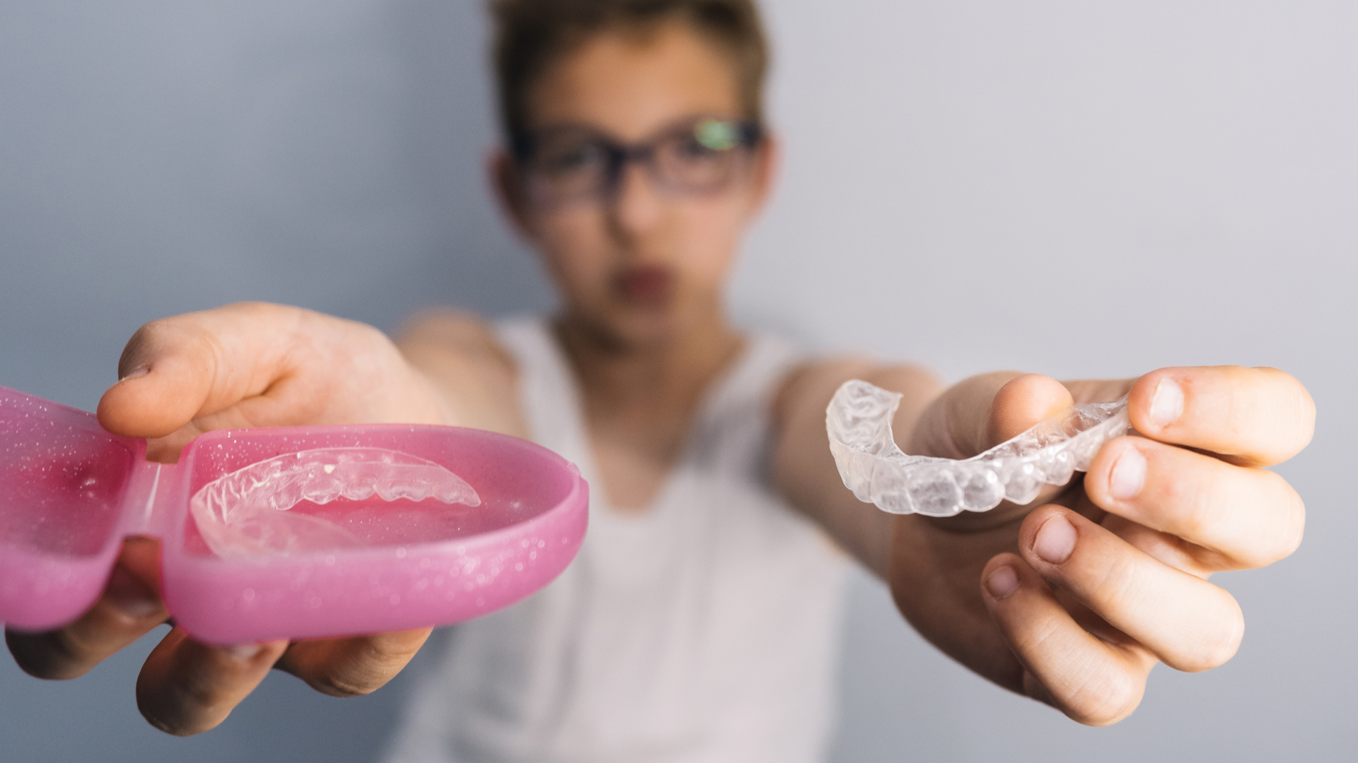 O alinhador transparente Invisalign pode ser usado a partir dos 6 anos de idade, ainda na dentição mista.