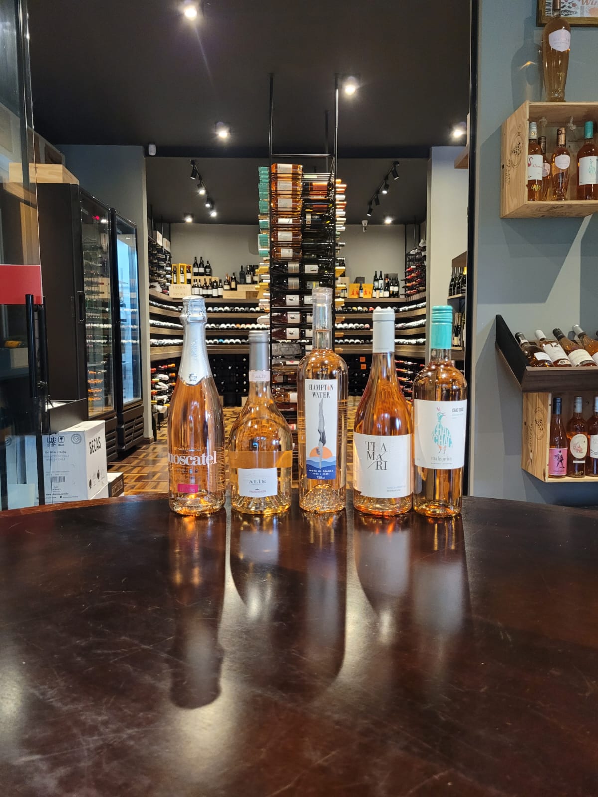 A seleção de vinhos rosés para o jantar harmonizado da Vino Nobile nesta sexta-feira.