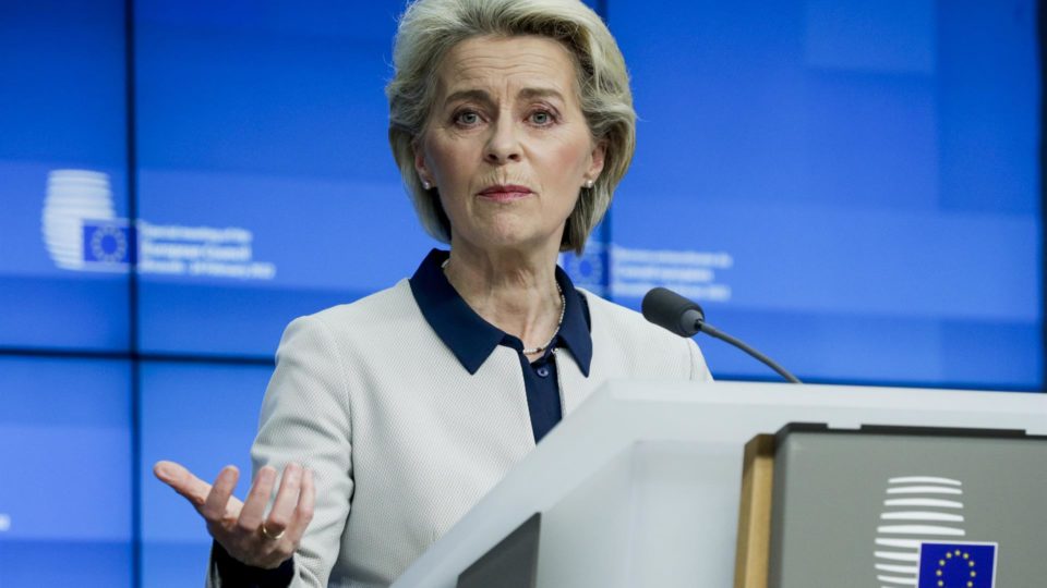 Comissão Europeia propõe nova rodada de sanções à Rússia Ursula von der Leyen