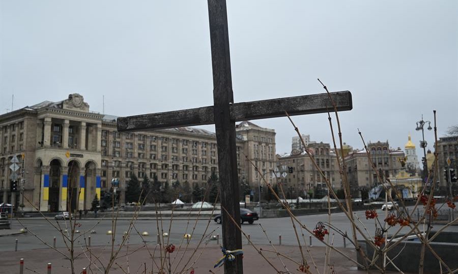 Rússia mira locais de serviços de segurança em Kiev, afirmam agências Vista da Praça da Independência, no coração de Kiev, nesta terça: capital se tornou cidade fantasma