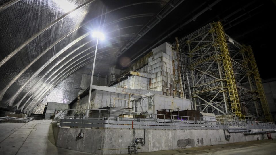 AIEA perde contato com sistemas de monitoramento de salvaguardas em Chernobyl Bloco da usina nuclear de Chernobyl: Serviço de Espionagem Exterior da Rússia afirma que a Ucrânia trabalhava no desenvolvimento de uma bomba atômica.