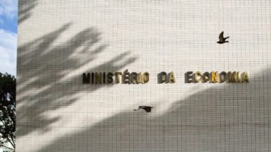 Servidores do Tesouro Nacional aprovam greve por tempo indeterminado Fachada do Ministério da Economia na Esplanada dos Ministérios.