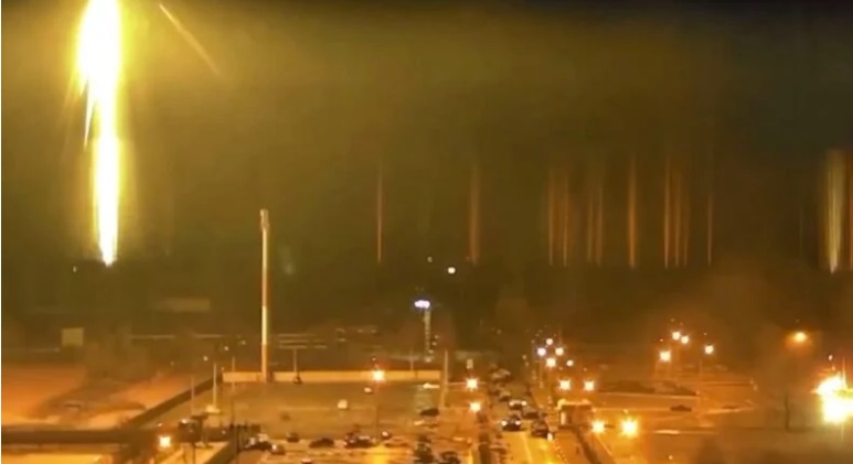 Níveis de radiação em central nuclear bombardeada seguem normais, diz AEIA Maior usina nuclear da Europa, localizada na Ucrânia, foi atingida por mísseis russos.