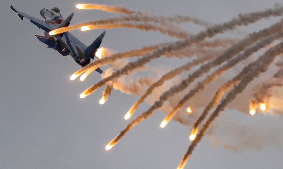 Ucrânia e Rússia negociando com uma arma na cabeça Caça de defesa aérea Sukhoi