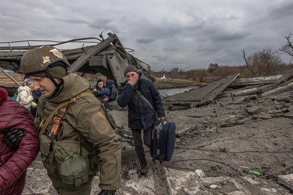 Ucrânia anuncia evacuação da cidade de Irpin, na província de Kiev A Ucrânia começou a evacuar a cidade de Irpin, onde cerca de 3 mil civis já receberam assistência.