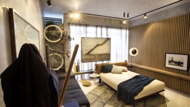 Como fazer parede de cimento queimado e renovar a decoração? Studio 33, assinado pela arquiteta Carla Grudtner, na Casa Cor Paraná 2019, já apresentava a tendência.