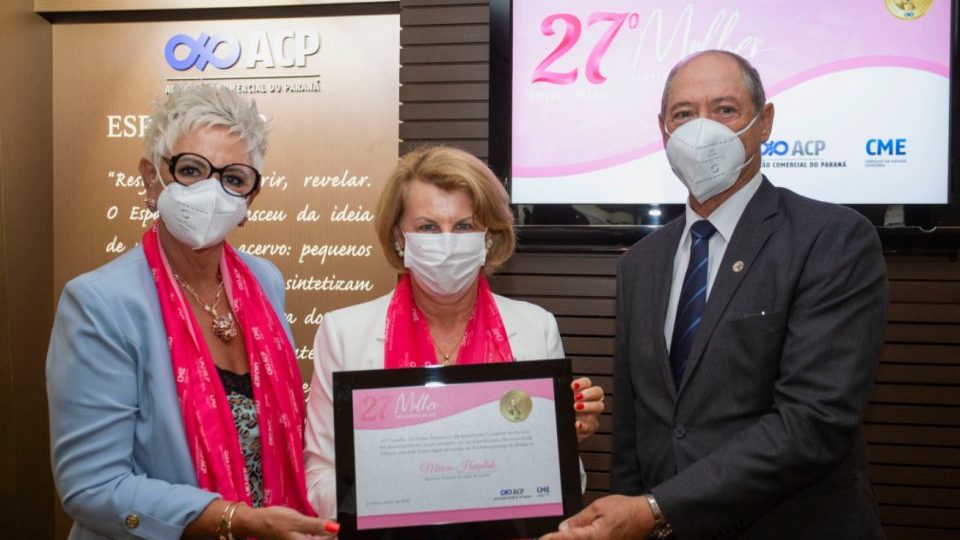 Secretária Huçulak: uso de máscara em local aberto em Curitiba pode cair semana que vem Secretária de Saúde de Curitiba, Márcia Huçulak, na homenagem que recebeu pelo Dia da Mulher na Associação Comercial do Paraná.