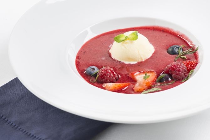 3 menus para você preparar um jantar incrível para as mulheres da sua vida sobremesa de frutas vermelhas para o dia da mulher