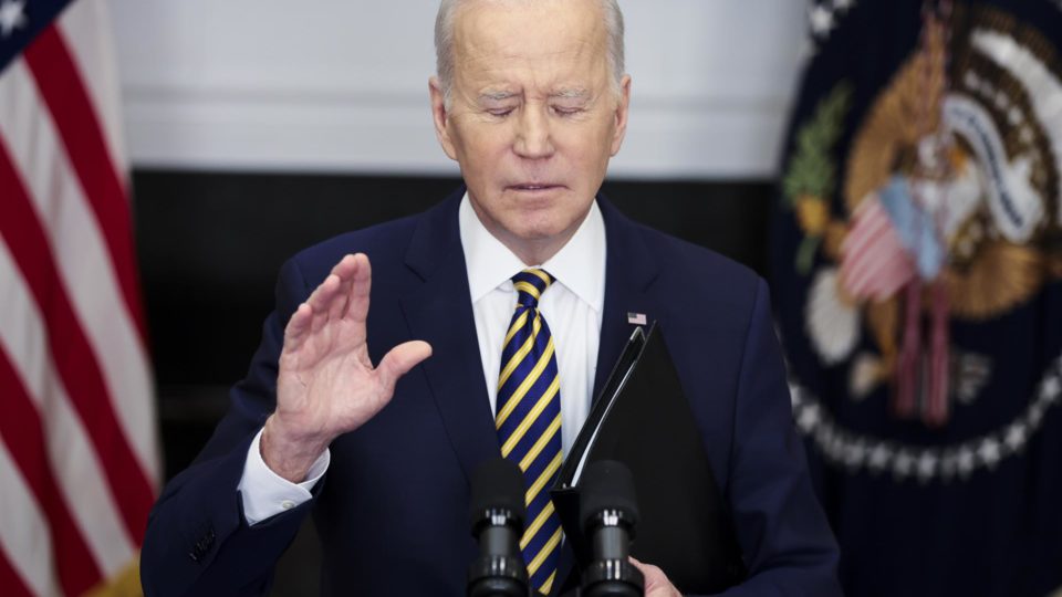 O presidente dos EUA, Joe Biden, conversará por telefone na sexta-feira (18) com o líder chinês Xi Jinping.